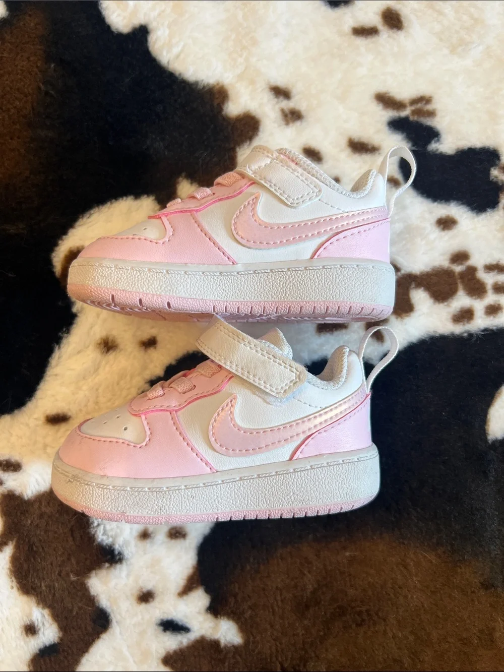 Nike Kids Pink and White Velcro Low-Top Sneakers